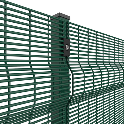 Yeşil Beyaz Kırmızı PVC Kaplı Kaynaklı 3D Hasır Çit 2.4mx3m
