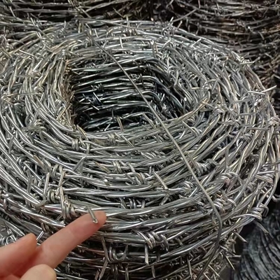 2.8mm ~ 1.8mm Hapishane Dikenli Tel Çit Sıcak Daldırma Galvanizli Dikenli Tel anti oksidasyon
